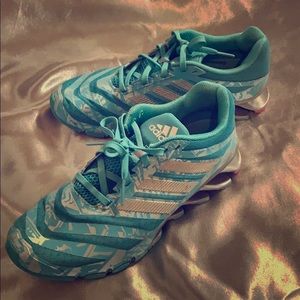Adidas women’s spring blades, size 10, barely worn